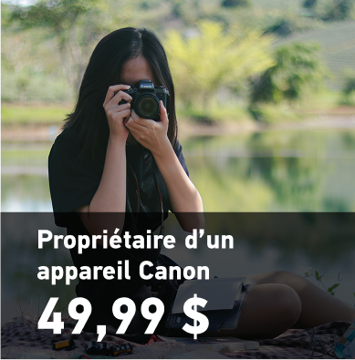 Femme photographiant avec un appareil photo Canon. Propriétaires d’appareils photo Canon 49,99 $.